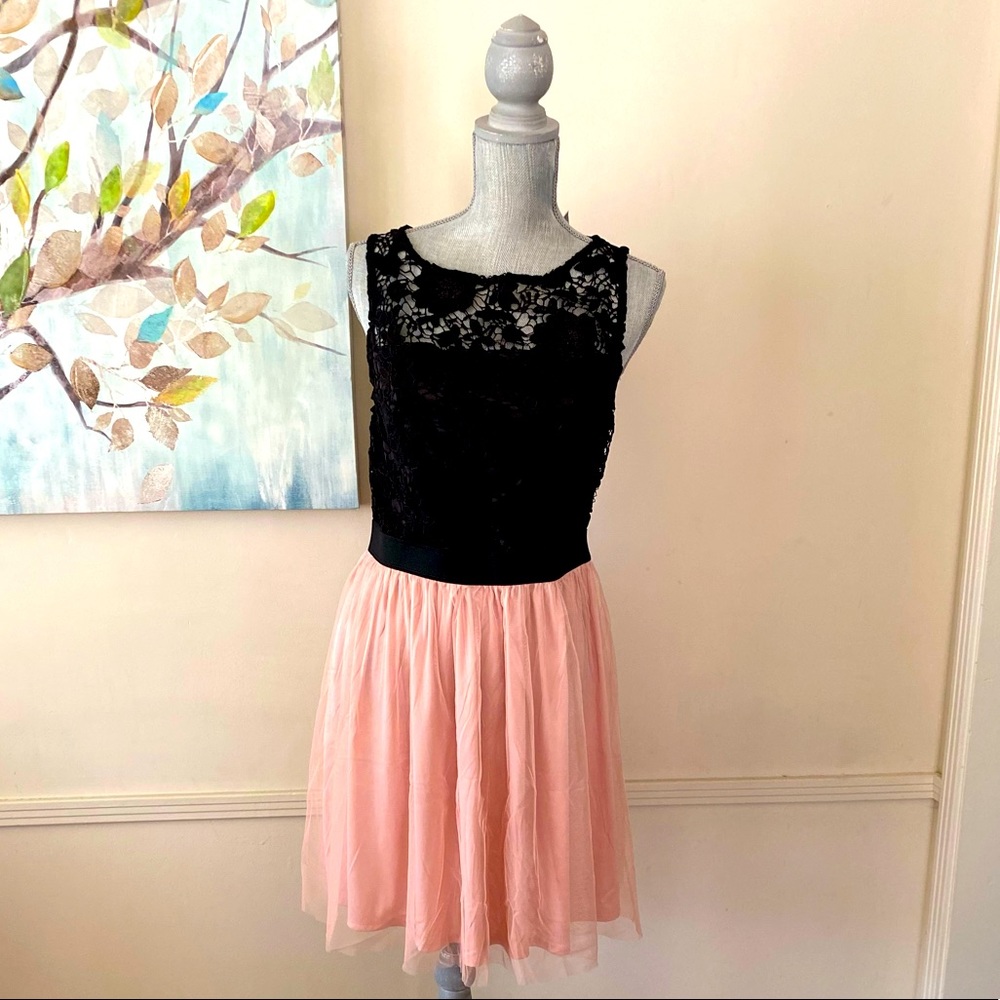 LC Lauren Conrad FIT & FLARE SLEEVELESS SLIP ON LACE DRESS SIZE MEDIUM 🌟EUC🌟